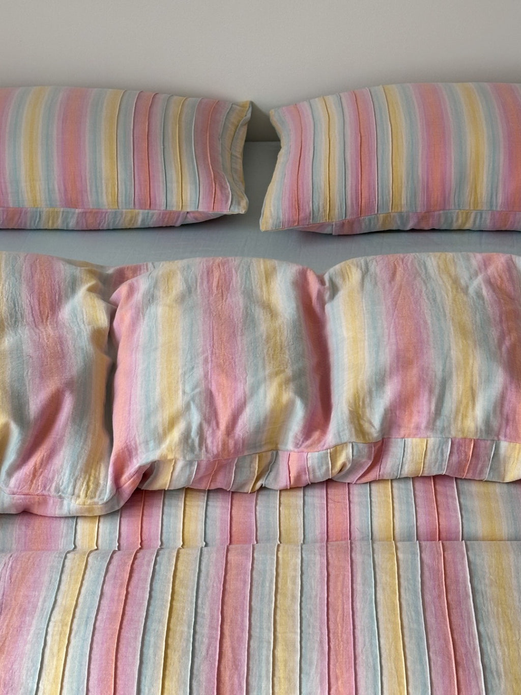 Dreamweaver Pastel Stripe Smocked Muslin Bedding Set original reference image 6