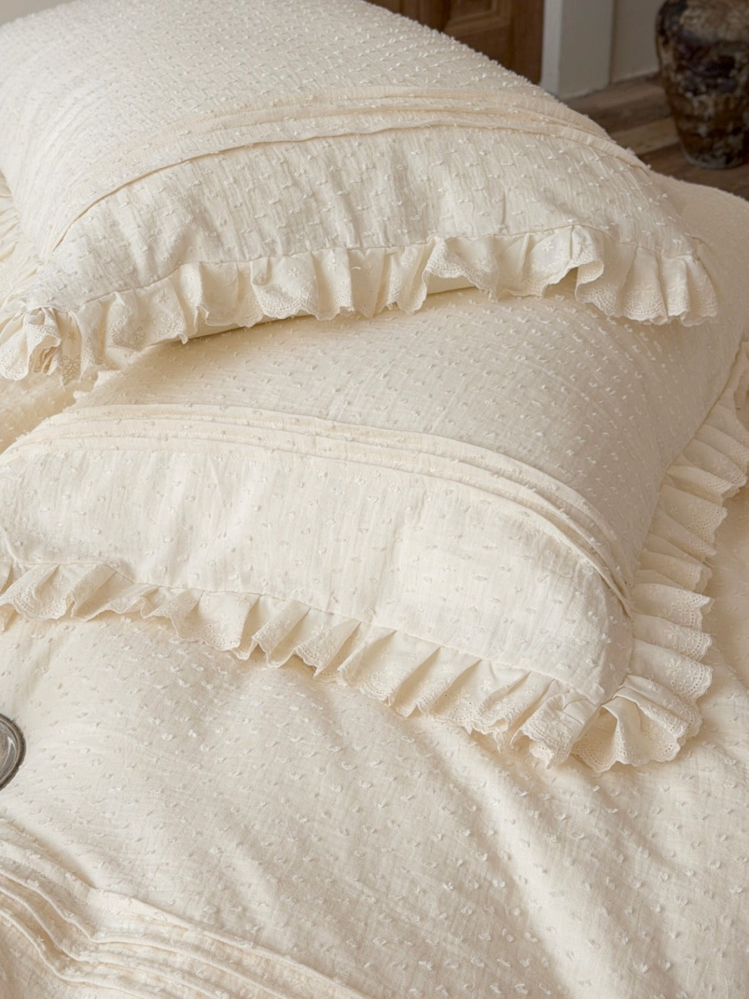 Elodie Clip-Jacquard Ruffle Muslin Bedding Set original reference image 3