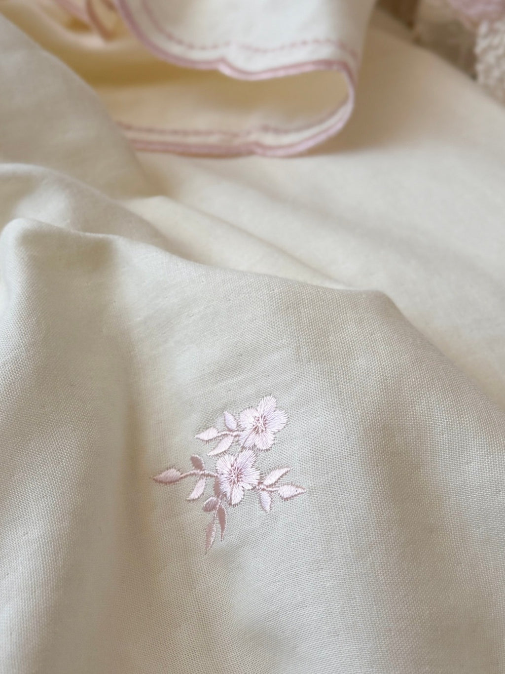 Marielle Scalloped Embroidered Muslin Bedding Set original reference image 15